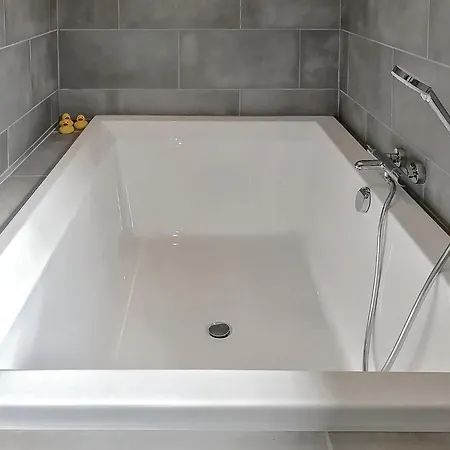 Three-bedroom In Romo Romo